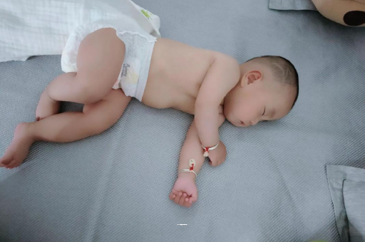 庄河宝宝积食发烧怎么处理
